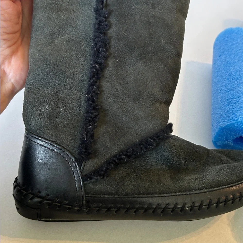 TORY BURCH OLIVE GREEN / BLACK SUEDE AND LEATHER KNEE LENGTY BOOTS SZ 2 GIRLS